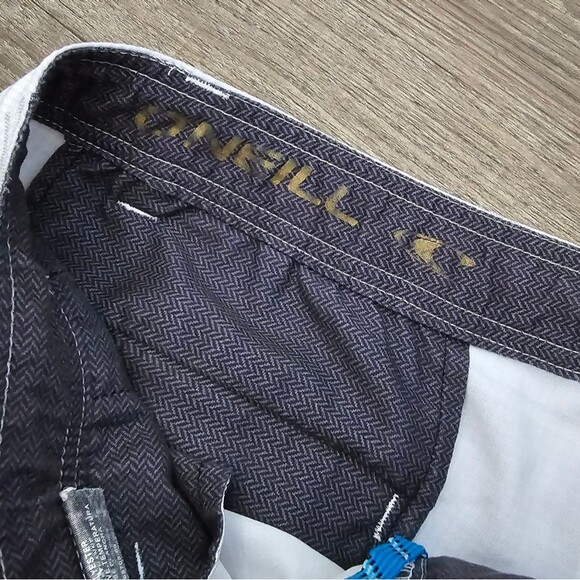 O'neill quick dry board shorts shades of White & grey stripes men's size 32 - Picture 6 of 6